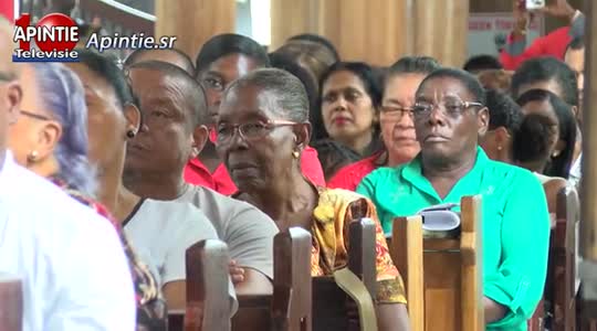 Bisschop Karel Choennie gaat tijdens kerstmis in op schuldenvraagstuk van Suriname 