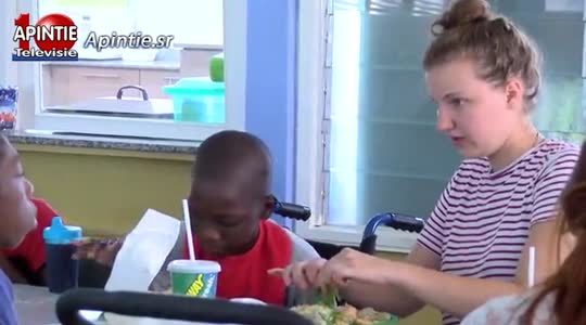 Subway Suriname trakteert kinderen Huize Tyltyl in verband met World Sandwich Day