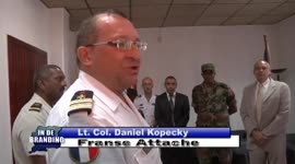 Surinaamse officieren gehuldigd door Franse Militair Attache