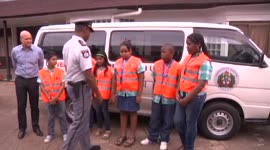 SOL Suriname NV schenkt autobus aan Korps Politie Suriname