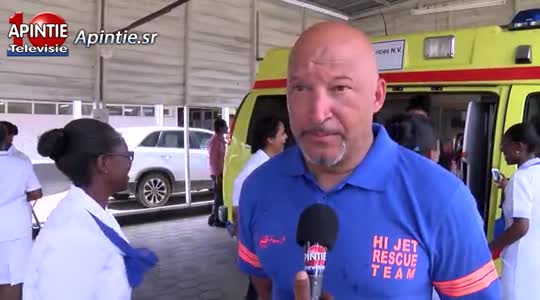 Hi-Jet Helicopters doneert ambulance aan zieken