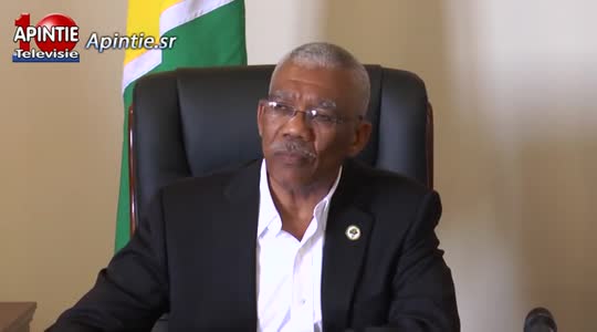President Bouterse en Guyanese ambtgenoot David Granger hadden bespreking in Nickerie
