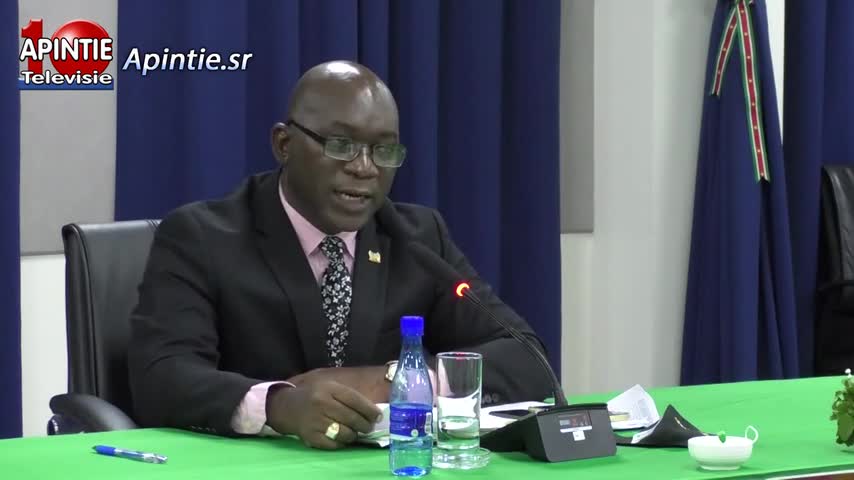 Minister Amoksi wil rekrutten opnieuw testen