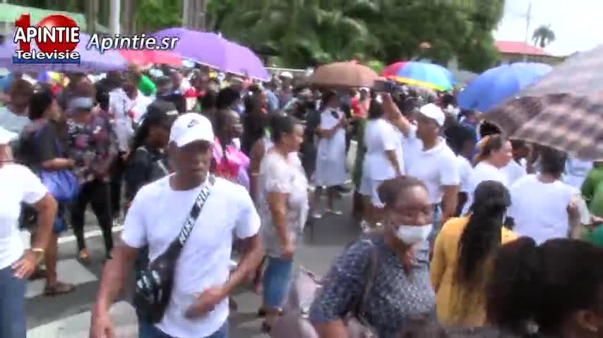 Surinaamse gemeenschap protesteert tegen wanbeleid regering Santokhi